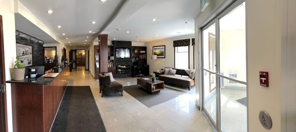 Super 8 By Wyndham Brandon Mb Motel Bagian luar foto