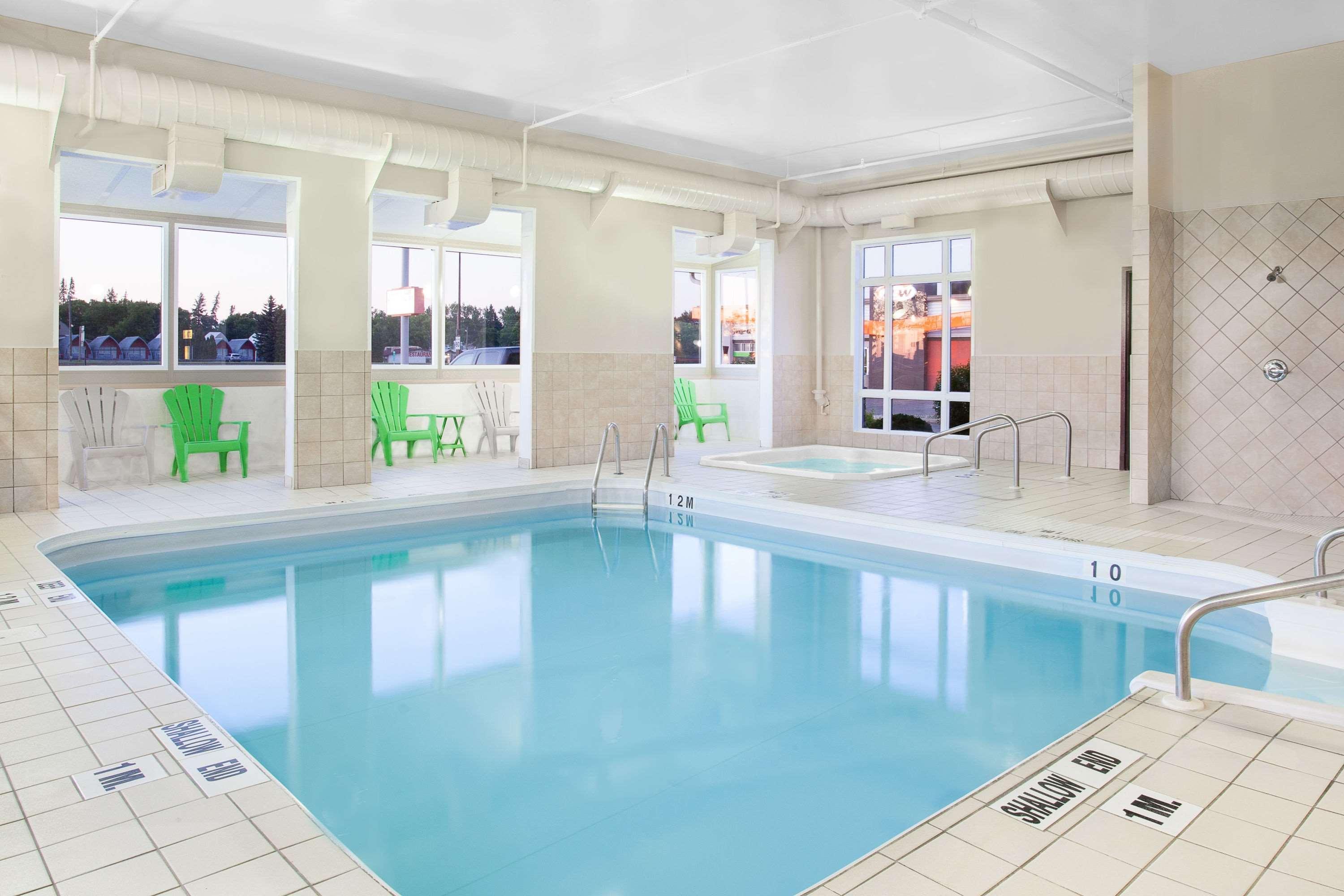 Super 8 By Wyndham Brandon Mb Motel Bagian luar foto