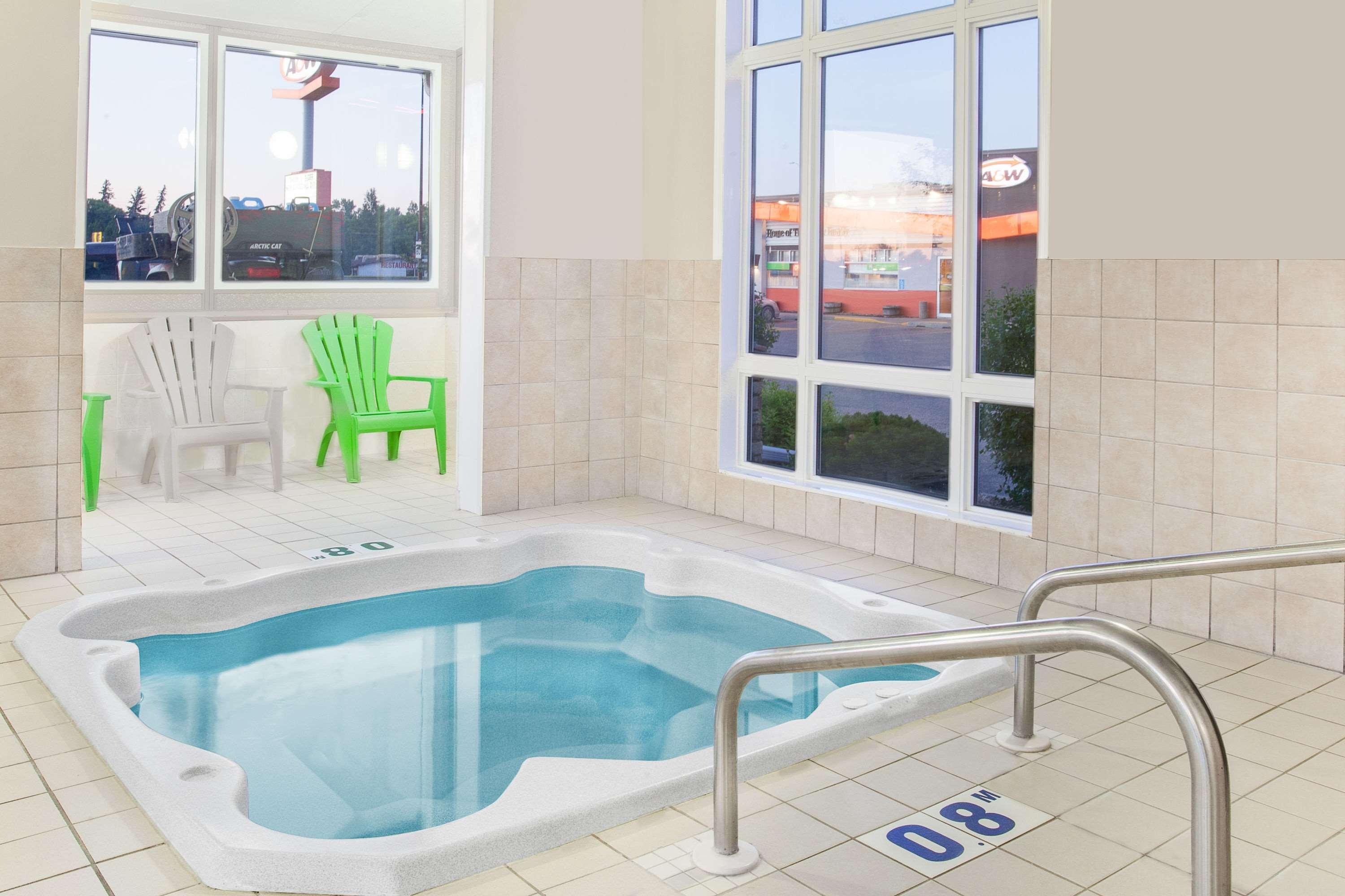 Super 8 By Wyndham Brandon Mb Motel Bagian luar foto